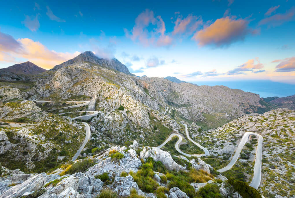Vista aérea de carreteras de Mallorca para disfrutar en bicicleta